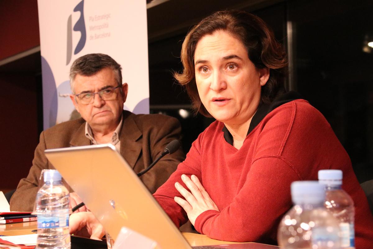 La alcaldesa de Barcelona y presidenta de la AMB y del PEMB, Ada Colau, cerrando el acto