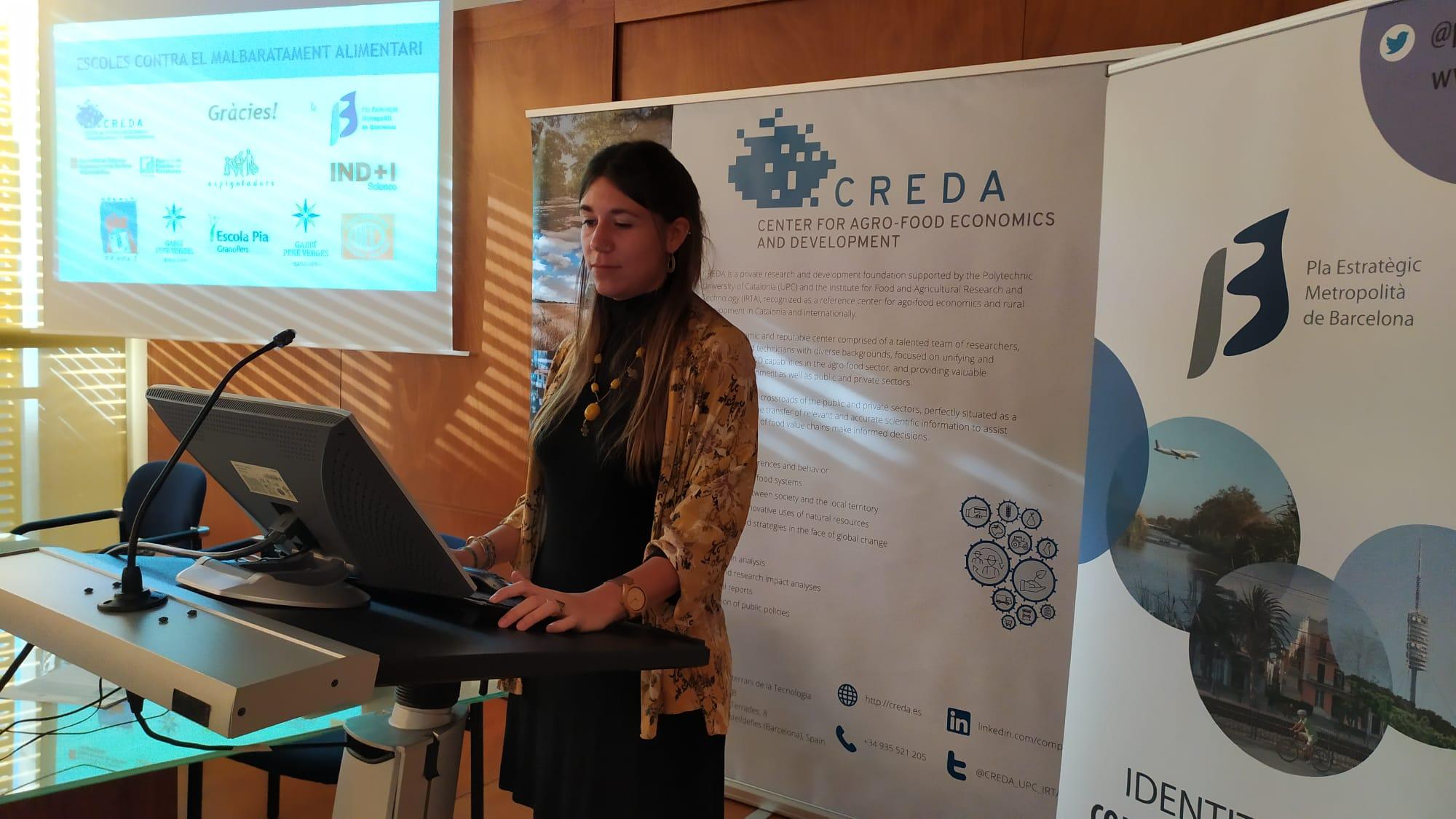 Berta Vidal, de CREDA-UPC-IRTA, presentando el estudio 