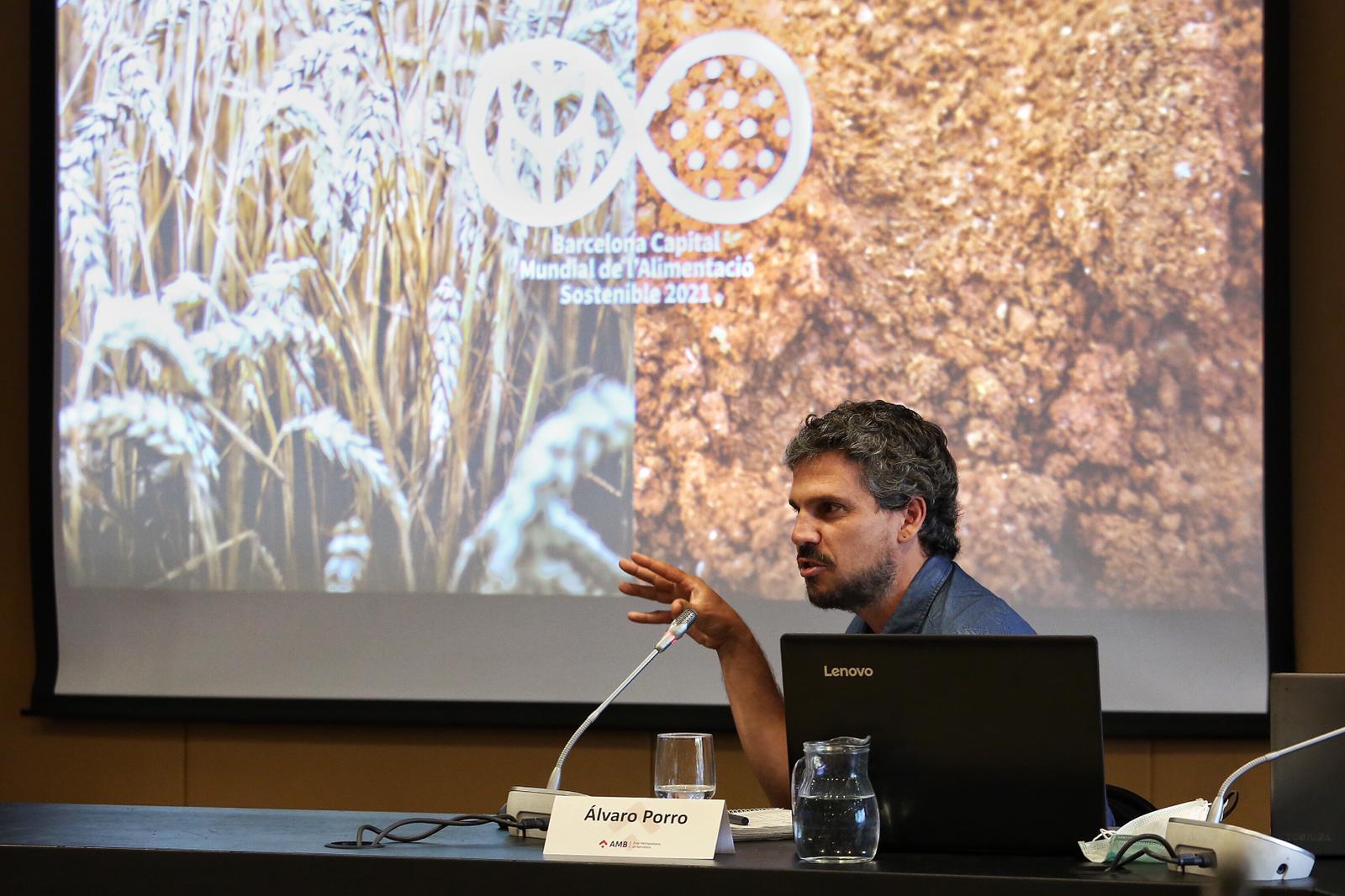 Álvaro Porro, comissionat d'Economia Social i Solidària durant la presentació de la Capital Mundial de la Alimentación Sostenible 2021. Foto: Pere Virigil