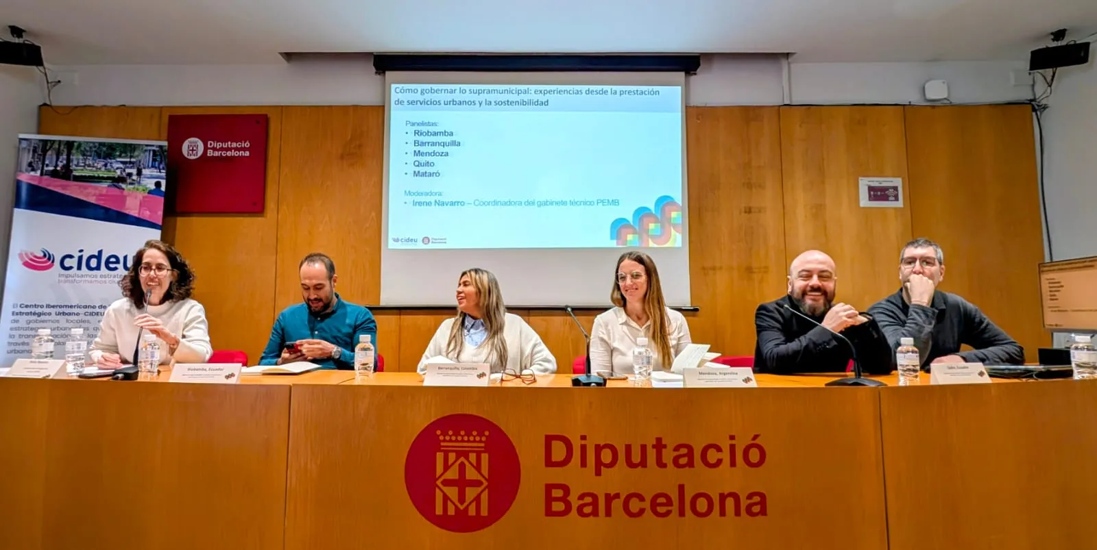 Imatge de la taula rodona moderada per Irene Navarro