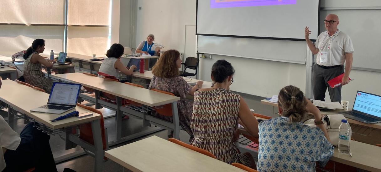 Oriol Estela durant la seva intervenció en el Congrés d'AESOP